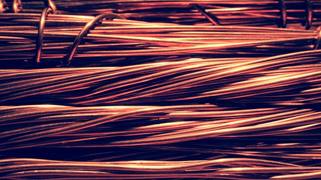 https://pixabay.com/de/photos/draht-kupfer-elektro-stop-closeup-2681887/ 