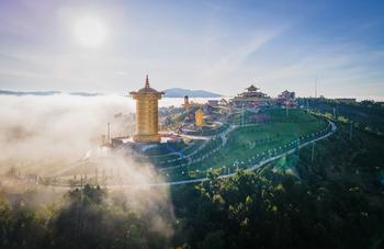 In das Guinness-Buch der Rekorde aufgenommene größte Gebetsmühle verblüffte Tausende von Besuchern in Dalat, Vietnam: https://ml.globenewswire.com/Resource/Download/6fe90b36-aa69-4e9f-a7c9-6819bcc73ec9
