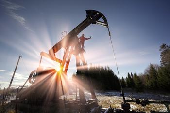 A Bull Market Is Coming: 3 Reasons to Buy Devon Energy Stock: https://g.foolcdn.com/editorial/images/737423/a-person-standing-on-an-oil-well-with-the-sun-shining-in-the-background.jpg