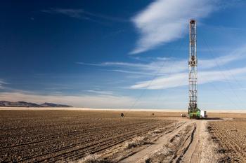 If You Like Devon Energy, Then You'll Love These High-Yield Oil Stocks: https://g.foolcdn.com/editorial/images/764687/a-drilling-rig-in-a-barren-setting-with-a-bright-blue-big-open-sky.jpg