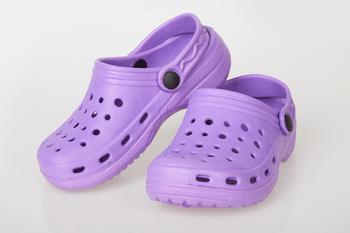 Does This Magnificent Competitive Advantage Make Crocs Stock a Screaming Buy?: https://g.foolcdn.com/editorial/images/736638/purple-crocs.jpg
