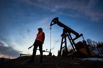 Does Wall Street Think Warren Buffett Is Dead Wrong About This High-Yield Dividend Stock?: https://g.foolcdn.com/editorial/images/735892/oil-well-with-worker.jpg