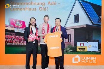 Bundesliga-Legende Stefan Kießling besucht LumenHaus auf der Solar Solutions Düsseldorf 2025: https://ml-eu.globenewswire.com/Resource/Download/ac23dd77-e82f-46b1-ac52-dccae4e60a19/1200-800.jpg