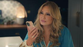 Is Jennifer Coolidge a Robot? New Ad From Discover Highlights Live Customer Service: https://mms.businesswire.com/media/20240206588787/en/2023958/5/JCDiscover24-STILL_1_%28PREFERRED%29.jpg