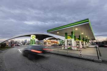 Valora receives green light to operate further Oel-Pool service station shops and becomes Switzerland's convenience market leader with avec: https://mailing-ircockpit.eqs.com/crm-mailing/e0978a0f-91cd-1014-b0c4-6f2b05d60f5f/16674ef3-50b9-4069-9fe0-f57349b0a5f3/7dde8d6e-33f0-4640-9838-c5c17bbc782e/bp_tankstelle_in_deitingen_so_stefano+schr%C3%B6ter_oel-pool+ag.png