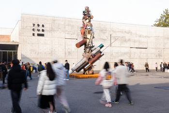 Die erste Beijing Art & Technology Week wird im 798 Art District eröffnet: https://ml.globenewswire.com/Resource/Download/b11620e2-2b65-4438-adc5-0305174072c8/image2.jpeg