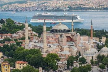 After a New Q2 Revenue Record, Is It Time to Buy Carnival Stock?: https://g.foolcdn.com/editorial/images/740281/regal-princess-in-istanbul.jpg