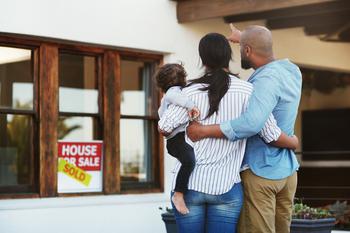 Mortgage Rates Are the Highest Since 2008: 3 Companies to Avoid: https://g.foolcdn.com/editorial/images/701899/family-in-front-of-home-just-sold-getty-2022.jpg