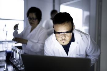 1 Green Flag and 1 Red Flag for Biogen: https://g.foolcdn.com/editorial/images/714017/gettyimages-scientist_computer_others-in-background.jpg