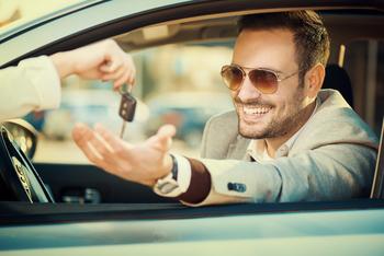 Why Carvana Surged This Week: https://g.foolcdn.com/editorial/images/746355/man-taking-car-key-auto-loan-lease.jpg
