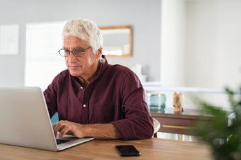 Why the $4,194 Max Social Security Benefit Is a Fantasy: https://g.foolcdn.com/editorial/images/696397/older-man-laptop-serious_gettyimages-1256103989.jpg