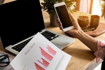 BlackBerry's Q3 Earnings Ahead: Will QNX Emerge as Key Growth Engine?: https://staticx-tuner.zacks.com/images/default_article_images/default176.jpg