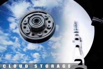 Seagate Outpaces Industry in 6 Months: How to Play the Stock: https://staticx-tuner.zacks.com/images/articles/main/f6/72263.jpg