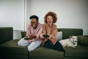 Following This Streaming Strategy Could Pay Off Big for Microsoft: https://g.foolcdn.com/editorial/images/701369/gaming-video-games-couple-fun-playful.jpg