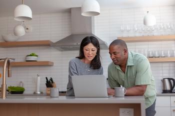 Student Loan Payments Will Resume Very Soon. 4 Ways to Prepare.: https://g.foolcdn.com/editorial/images/734736/couple-staring-at-computer-in-kitchen.jpg