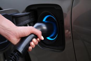 Is QuantumScape Stock Going to $6? 1 Wall Street Analyst Thinks So.: https://g.foolcdn.com/editorial/images/773692/hand-holding-a-charger-plugged-into-an-electric-vehicle.jpg