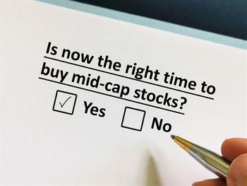 3 mid-cap stocks that analysts love heading into earnings season: https://www.marketbeat.com/logos/articles/med_20240103120724_3-mid-cap-stocks-that-analysts-love-heading-into-e.jpg