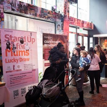 Lachen und Kameradschaft erhellen London: „Stand Up for Mums“ von Mumcozy ist ein voller Erfolg: https://ml.globenewswire.com/Resource/Download/b642484e-ab37-4141-bcd4-9fb0d58fc5ad