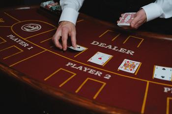 Skills von Pokerspielern, die auch Anlegern helfen können: https://images.pexels.com/photos/6664126/pexels-photo-6664126.jpeg?auto=compress&cs=tinysrgb&w=640&h=&dpr=2