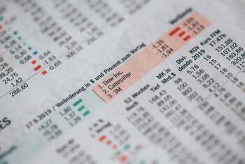 Key figures for stocks: https://unsplash.com/@markusspiske?utm_source=unsplash&utm_medium=referral&utm_content=creditCopyText