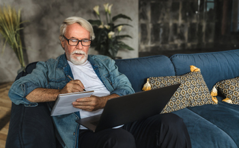 5 Upcoming Deadlines All Retirees Need to Mark on Their Calendars: https://g.foolcdn.com/editorial/images/842725/senior-holding-laptop-and-writing-note-in-notebook.jpg