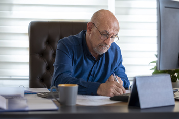 Worried You'll Run Out of Retirement Savings? Here's What to Do: https://g.foolcdn.com/editorial/images/842594/man-60s-at-deskgettyimages-1471388881.jpg