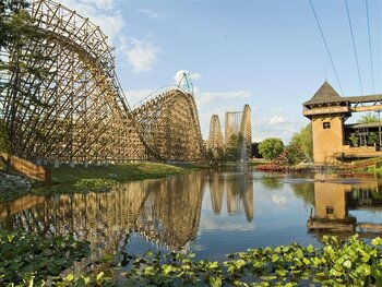 A New Leader at Six Flags: Is the Roller Coaster Over?: https://www.marketbeat.com/logos/articles/med_20251125100205_a-new-leader-at-six-flags-investors-are-betting-on.jpg