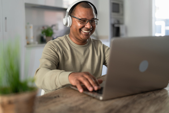 Here's the Average IRA Balance Today. How Does Yours Compare?: https://g.foolcdn.com/editorial/images/843880/smiling-person-at-laptop-wearing-headphones_gettyimages-1321195767.jpg