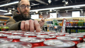 Best Stock to Buy Right Now: Coca-Cola vs. Walmart: https://g.foolcdn.com/editorial/images/844393/purchasing-soda-in-retail-store.jpg