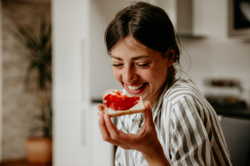 Why Denny's Stock Gained 57.8% Last Month: https://g.foolcdn.com/editorial/images/845276/happy-bread-toast-jam-breakfast-food.jpg