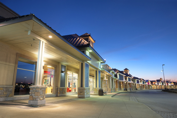 The Smartest Dividend Stock to Buy With $100 Right Now: https://g.foolcdn.com/editorial/images/845155/commercial-property-store-front-outlet-mall-1201x803-37403b6.jpg