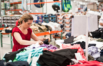 The Ultimate Growth Stock to Buy With $1,000 Right Now: https://g.foolcdn.com/editorial/images/845587/costco-warehouse-wholesale-shopping-1251x800-984a7ec1.jpg