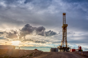 If You Own Occidental Petroleum Stock, Take A Look At This Instead: https://g.foolcdn.com/editorial/images/847059/fracking-drilling-rig.jpg