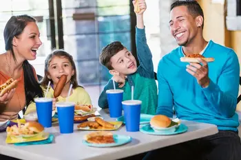 Shake Shack vs. Chipotle: Which Is the Better Buy?: https://g.foolcdn.com/editorial/images/848315/gettyimages-1418835107-612x612.jpg