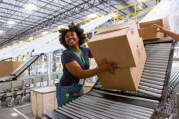 UPS vs. FedEx: The Better Long-Term Play?: https://g.foolcdn.com/editorial/images/848988/gettyimages-1351437852-1200x800-5b2df79.jpg