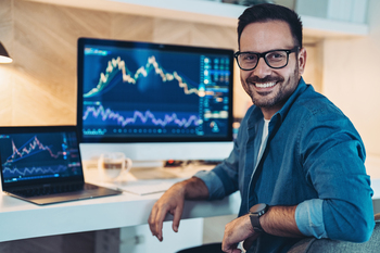 This Popular Cryptocurrency Could Soar by 177% in 2026, According to Wall Street Analyst Tom Lee: https://g.foolcdn.com/editorial/images/849800/a-smiling-investor-sitting-in-front-of-two-computer-screens-which-are-displaying-stock-or-cryptocurrency-charts.jpg