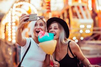 After a Lousy 2025, Can Theme Park Stocks Bounce Back in 2026?: https://g.foolcdn.com/editorial/images/851856/gettyselfiecarnival.jpg