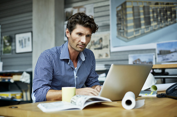 Can You Retire on an S&P 500 Index Fund?: https://g.foolcdn.com/editorial/images/851833/man-40s-laptop-concentrating-gettyimages-481292775.jpg