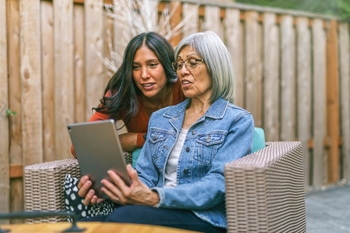 This Little-Known Social Security Rule Will Dictate the Size of Your Benefit: https://g.foolcdn.com/editorial/images/852578/two-people-looking-at-tablet-together.jpg