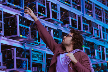 Why Chainlink Plunged 17% This Past Week: https://g.foolcdn.com/editorial/images/852869/computer-engineer-working-at-ethereum-mining-farm.jpg