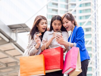 The Ultimate Growth Stock to Buy With $1,000 Right Now: https://g.foolcdn.com/editorial/images/852551/asian-shoppers.jpg