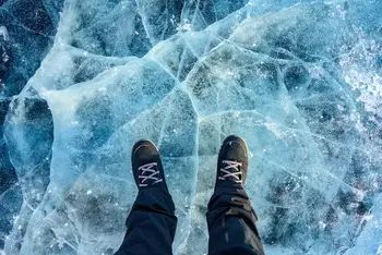 Cold Feet Over AI Spending Brings Nasdaq Down: https://staticx-tuner.zacks.com/images/articles/main/62/144187.webp