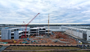 Oracle Is Burning Cash in the Pursuit of "Hypergrowth." Is the AI Growth Stock a Buy Anyway?: https://g.foolcdn.com/editorial/images/860512/data-center-construction-site.jpg