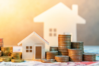 Lennar Corp Saw Profits Fall in Its Latest Quarter. Is It Time To Buy the Dip on This Leading Homebuilder?: https://g.foolcdn.com/editorial/images/861002/stacks-of-coins-next-to-small-houses.jpg