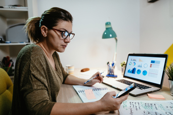 Berkshire Hathaway Is Buying Back Its Own Stock for the First Time Since 2024. Here's What It Signals.: https://g.foolcdn.com/editorial/images/860987/female-investor-reviewing-her-portfolio-on-a-laptop.jpg