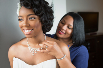 S&P 500 Update This Week: 2 Signals to Watch After Signet Jewelers' Earnings: https://g.foolcdn.com/editorial/images/858690/bride-mother-jewelry-beauty-wedding-day.jpg