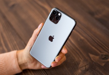 Why 1 Top Analyst Says Apple Is a Screaming Buy Right Now: https://g.foolcdn.com/editorial/images/863448/apple-iphone-getty.jpg