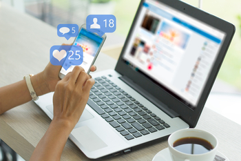This Is a Troubling Trend Meta Platforms Investors Should Watch Out for in Future Quarters: https://g.foolcdn.com/editorial/images/864061/someone-receiving-likes-on-facebook.jpg