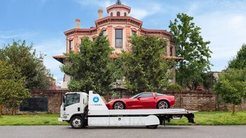 Macroeconomic Factors Are Dragging Down Carvana's Stock. Should You Buy the Dip?: https://g.foolcdn.com/editorial/images/864204/carvana.jpg