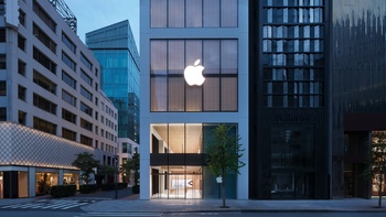 Apple's Smart Glasses Could Launch in 2027. Here's Why Apple Could Succeed Where Others Have Failed.: https://g.foolcdn.com/editorial/images/865728/apple-ginza-japan-media-preview-storefront.jpg